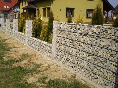 Строительство забора из камня в Беларуси